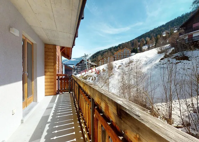 Snug With Balcony ナンダ