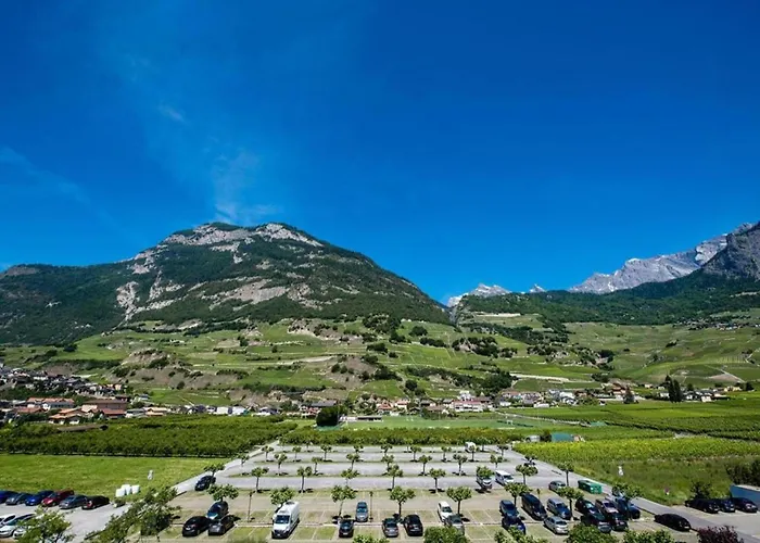 Snug With Balcony ナンダ