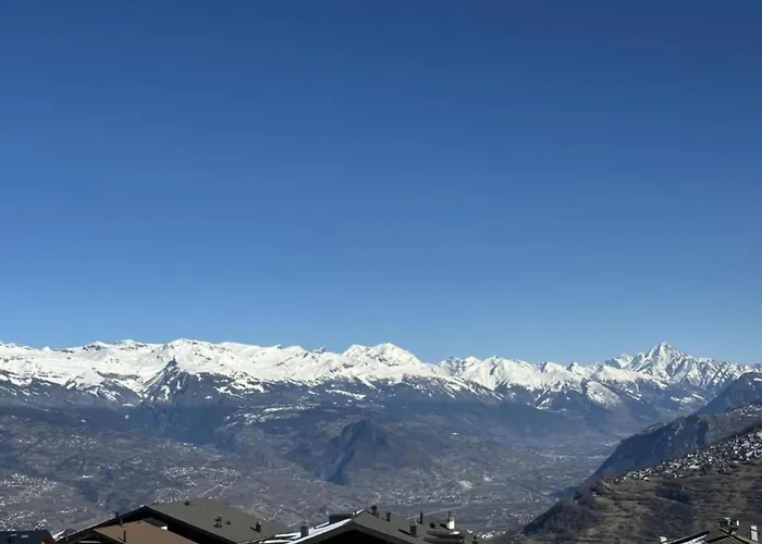 Snug With Balcony アパート ナンダ