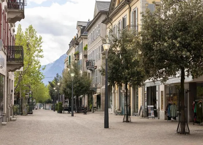 Snug With Balcony アパート ナンダ