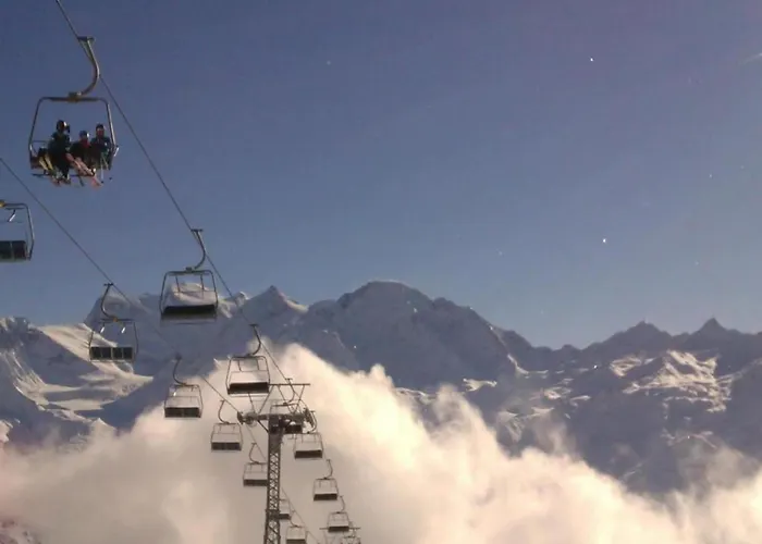 アパート Snug With Balcony ナンダ